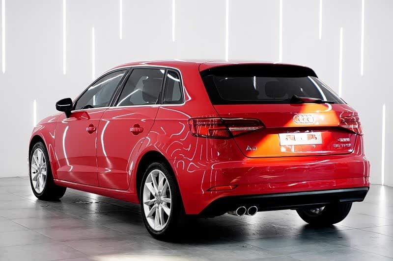 红色的奥迪a3更显骚气