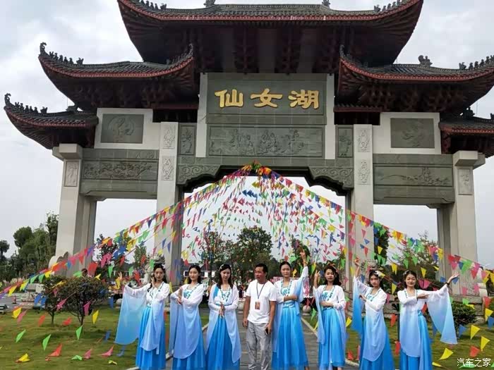 作为"七仙女传说之乡"的仙女湖,当然要有七仙女啦!