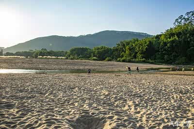 这处沙滩位于增城正果镇蒙花布村,由于方位原因,号称"不晒的阳光沙滩"