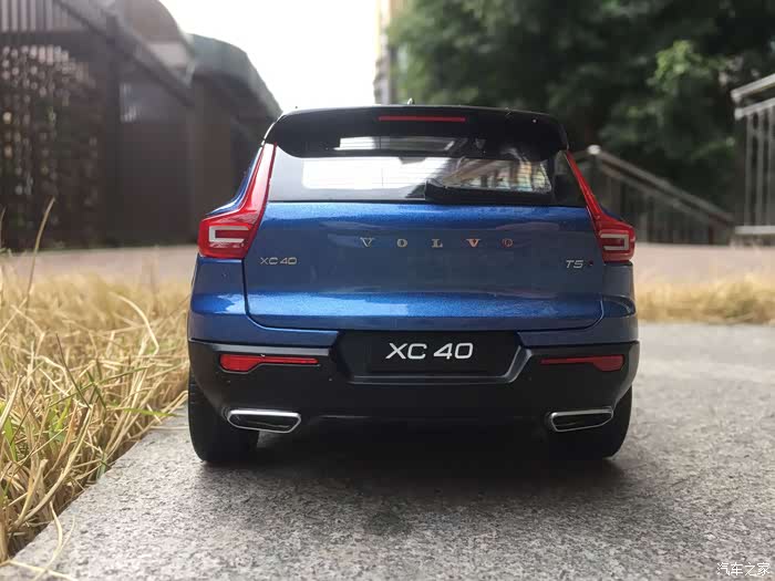 帅气十足的一抹焰影蓝沃尔沃xc40
