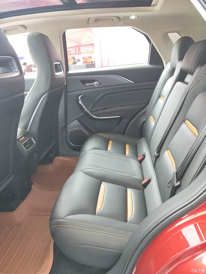 【图】#c位出道# 偶遇那冬日里的红-t77车展大放异彩_奔腾t77论坛