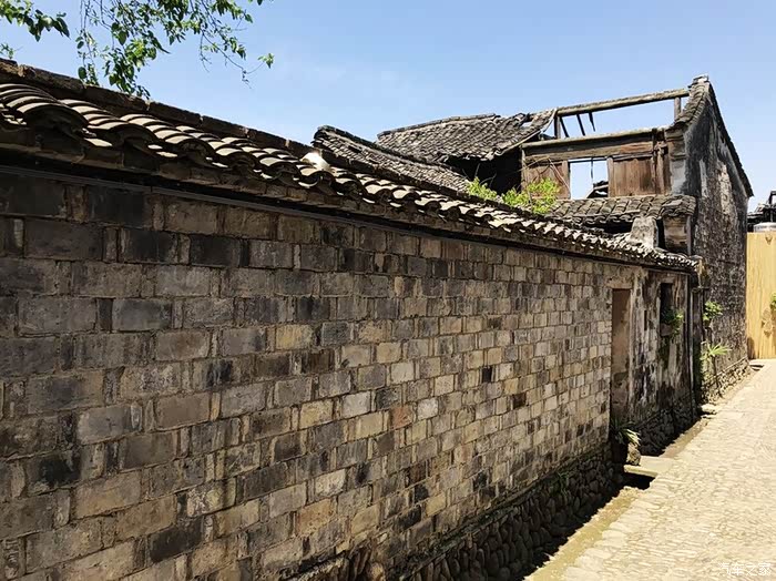砖石院墙,古色古香,不同于城市里的钢筋水泥