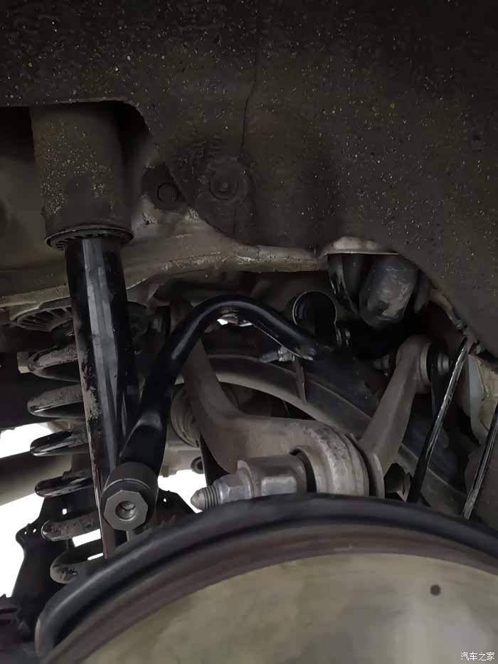 加装减配的后平衡杆