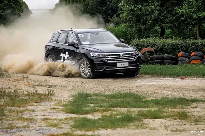 边界之外才是世界玩泥巴的城市suv新途锐越界行动试驾