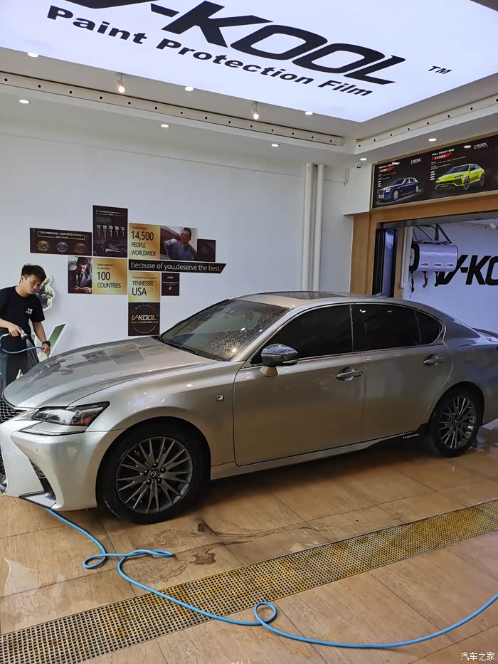 小雷更换v40威固顶级膜加银框尾全黑