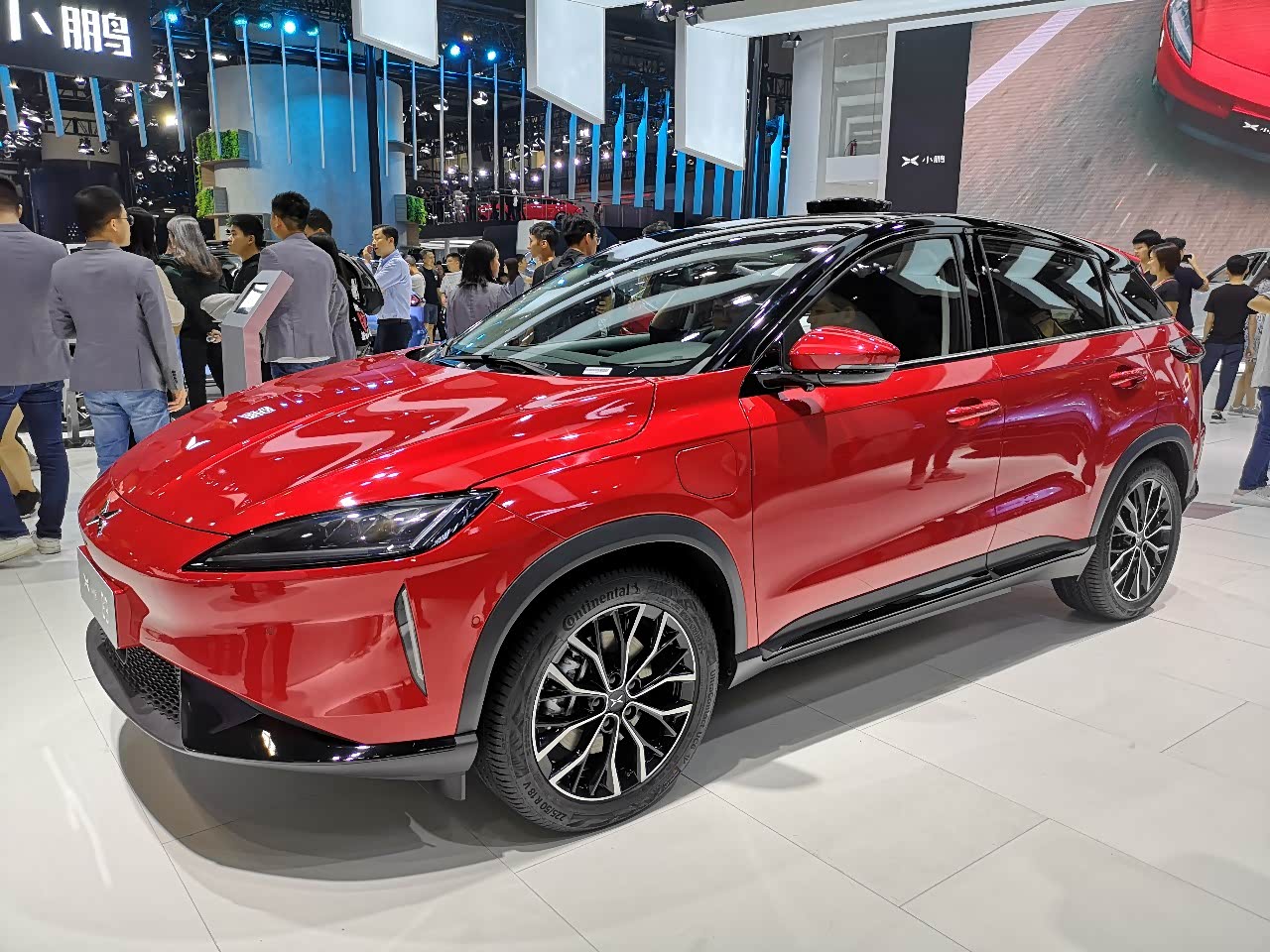 小鹏g3骚红国产特斯拉