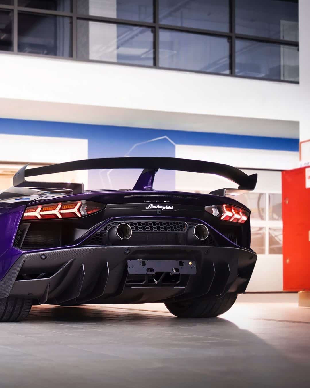 lamborghiniaventadorsvj紫色蛮牛