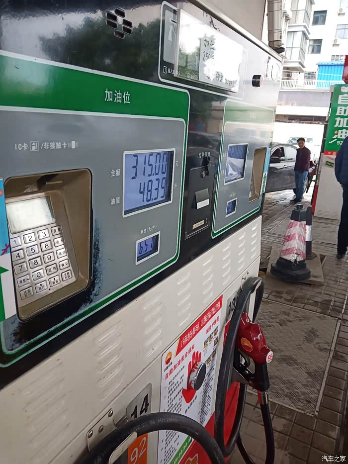 请问一格油,我一格油去加油站居然还加了47升?这油箱得多大?