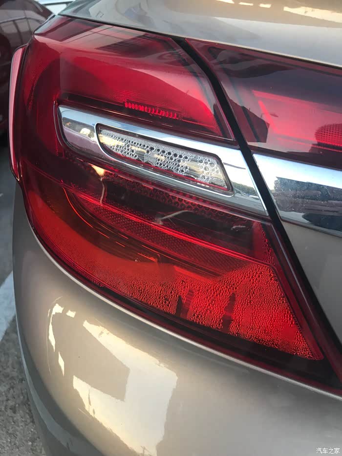 后车灯是不密封的吗