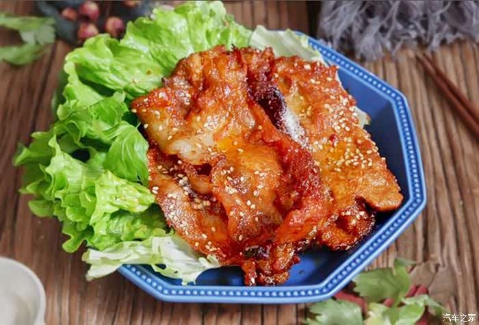 在家做美食生菜卷烤肉