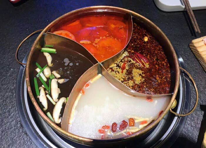 火锅吃出新时尚,四宫格火锅