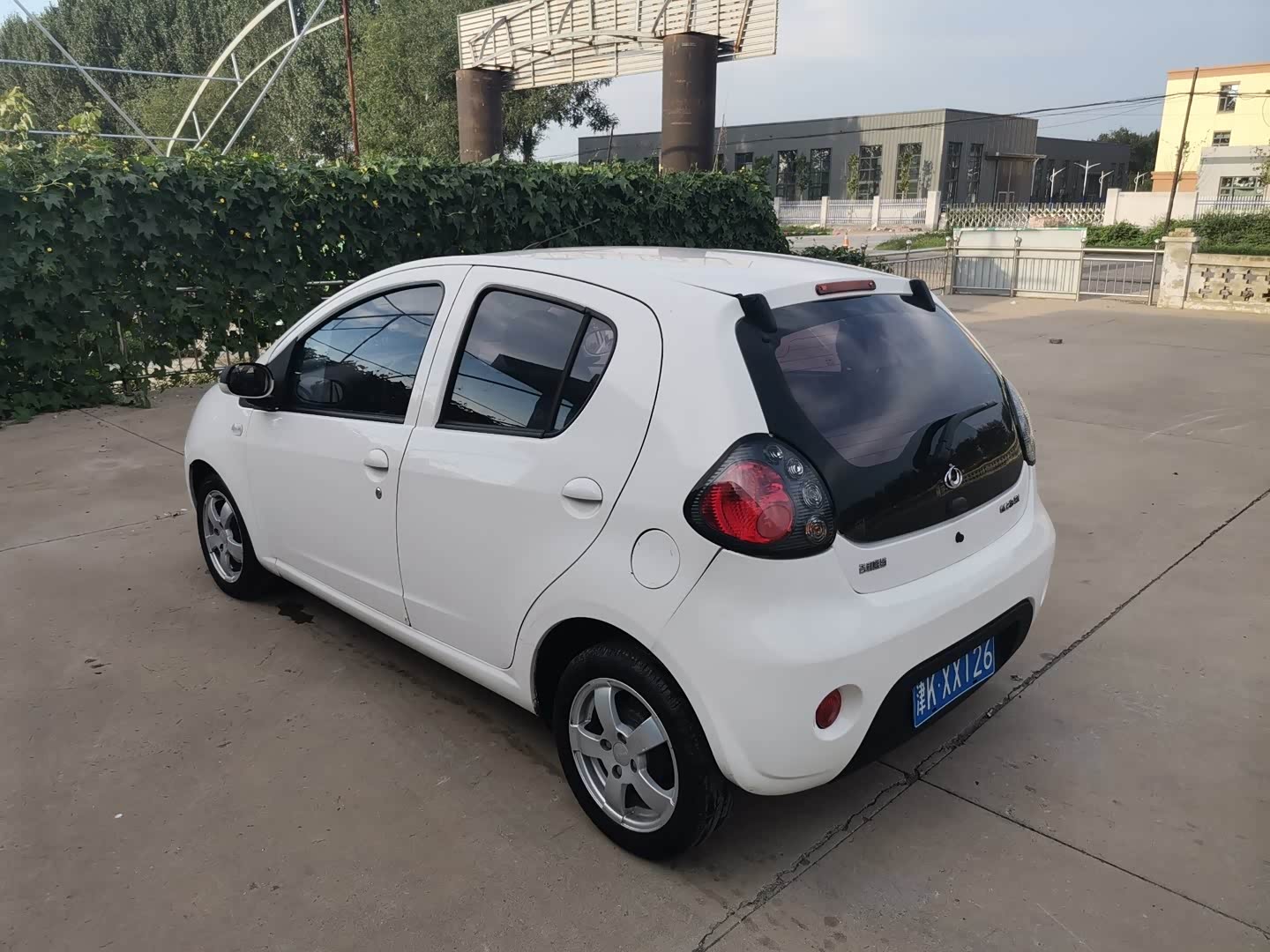 吉利熊猫当年卖的相当火爆的一款国产车