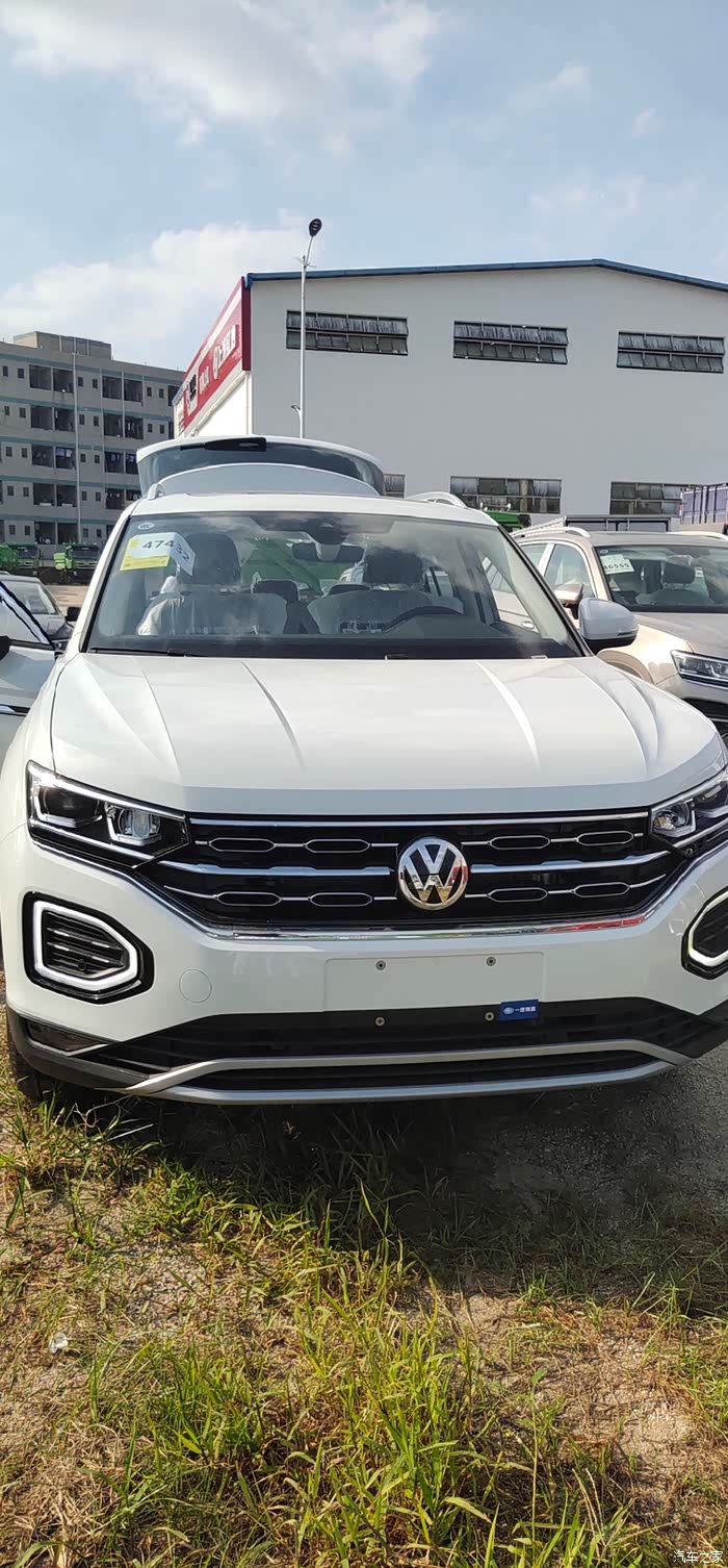 订了台白色探岳