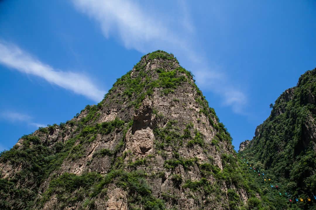 崖头望江亭,俯瞰湖水,很有点三峡神韵.