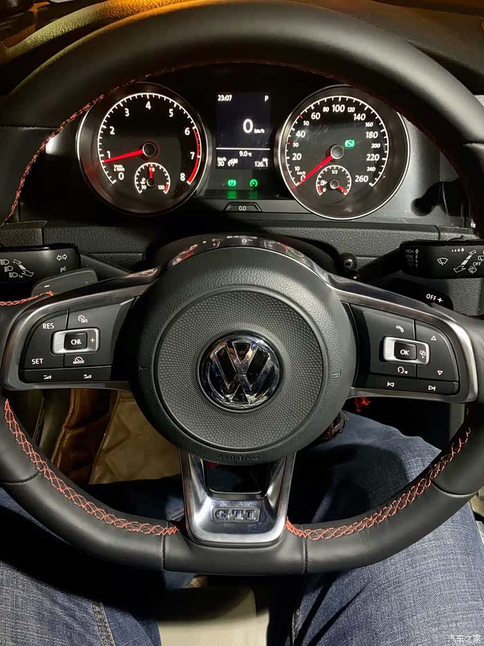 今天办了个进口的大众高尔夫gti方向盘,波兰制造的!