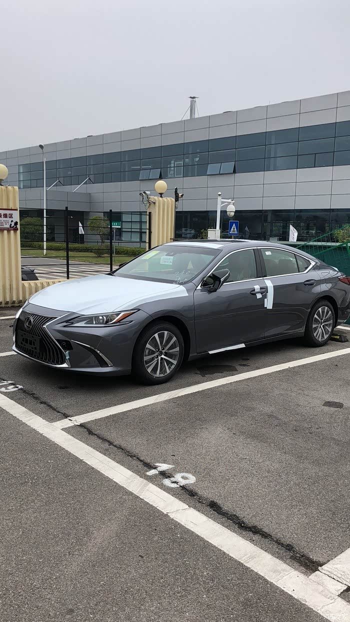 【图】母亲节送给孩子妈妈的礼物,es300h行政水泥灰酒保竹内_雷克萨斯