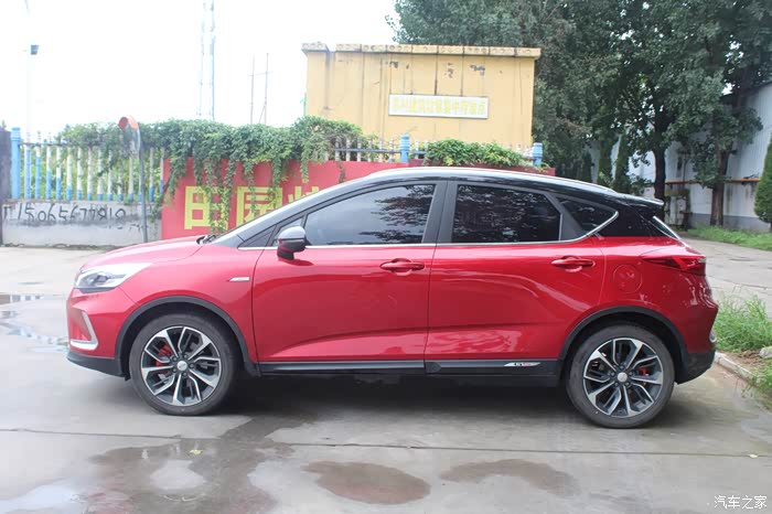 我的红色的gs真的是很漂亮,漆面锃亮.