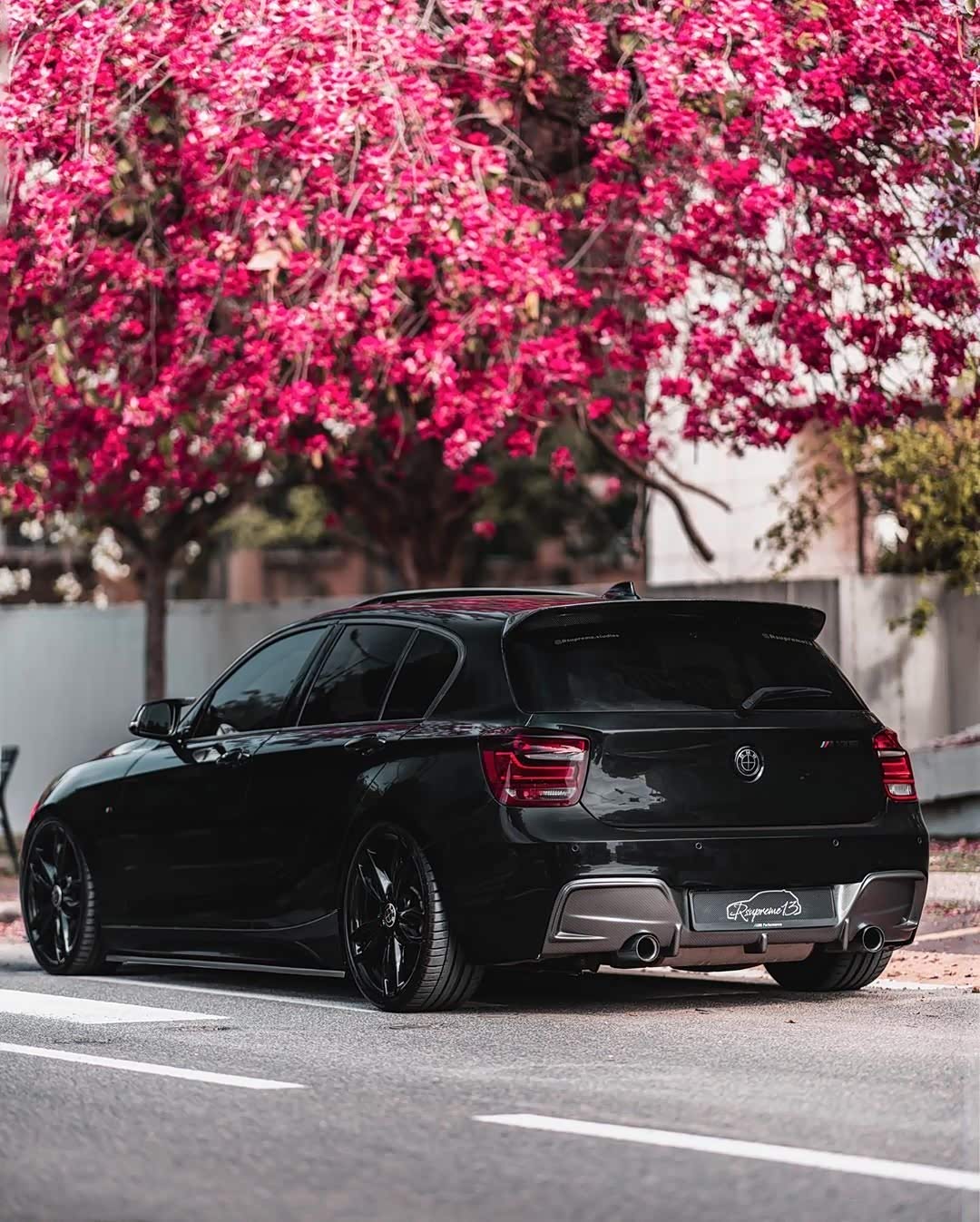 真正的后驱宝马1系,炭黑涂装非常大气.