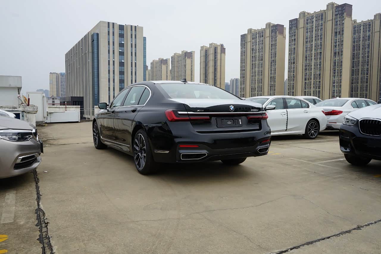 宝马740li xdrive 行政型 m 运动套装