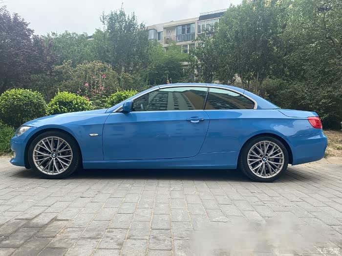 天蓝色搭配宝马的颜值,简直就是天衣无缝啊