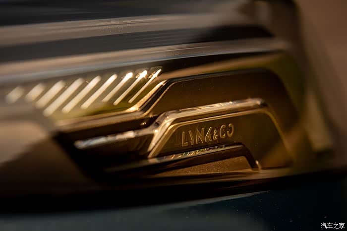 一组领克05车上随处可见的领克汽车logo