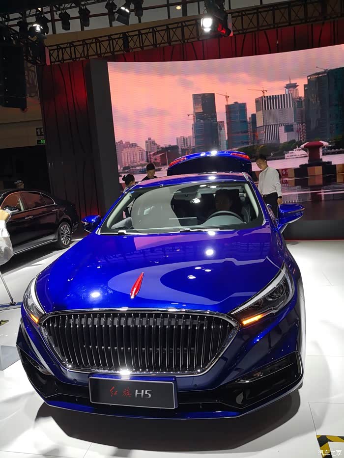 红旗  唯一的中国高端豪华轿车,加油吧.