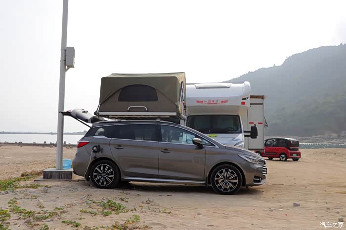 琥珀金宋maxdm床车自驾游露营后海湾原始与现代碰撞的美景