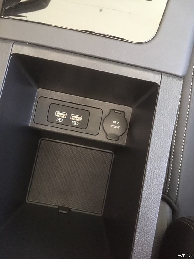 雅阁九代半扶手箱USB图片