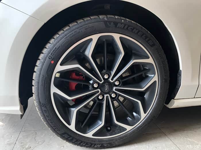 提一台二厢19款新福克斯stline