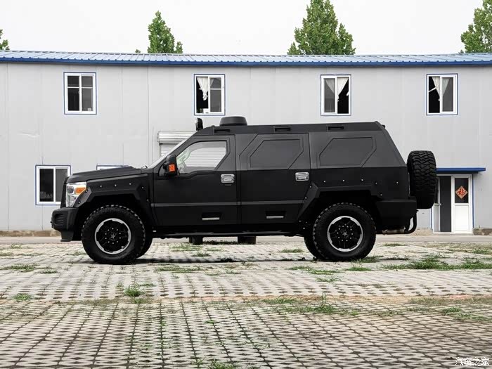 这个车子应该是乔治·巴顿-战车的 这车绝对的帅气的很