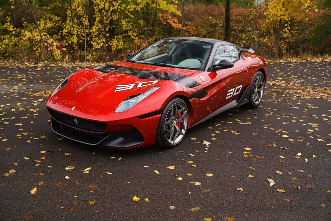 2012款法拉利s30是以599 gtb为基础打造的车型.