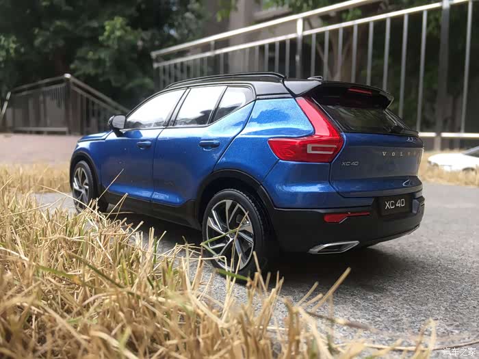 帅气十足的一抹焰影蓝沃尔沃xc40