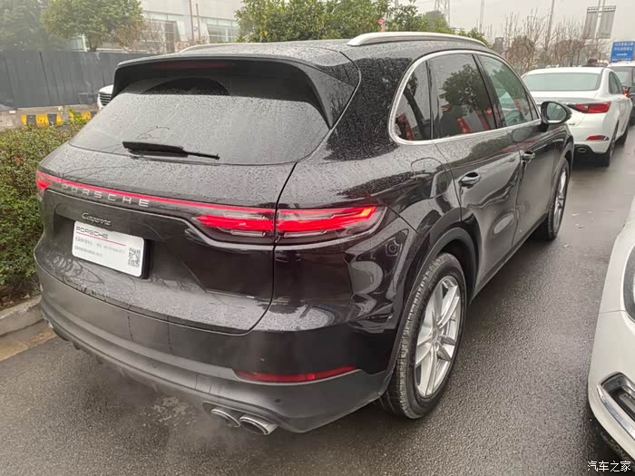 卡宴黑玉色提车作业