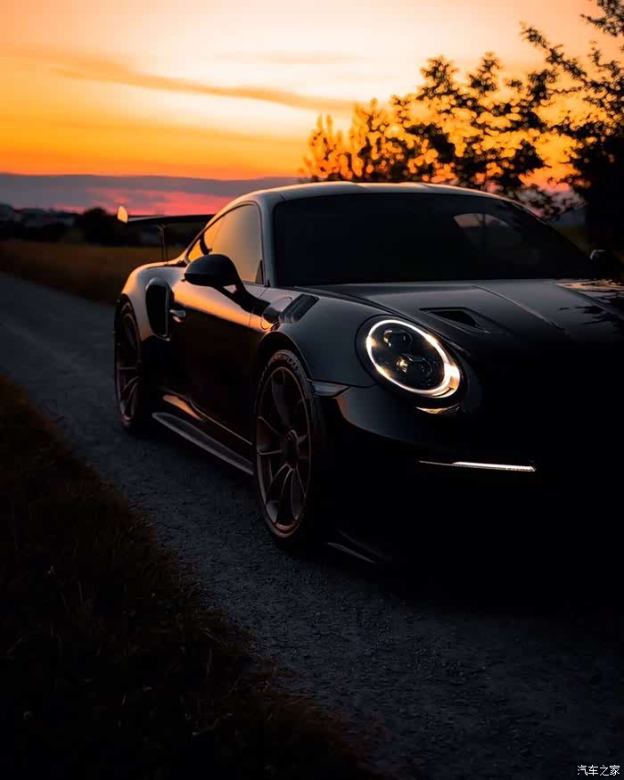 黑色的保时捷特别的霸气