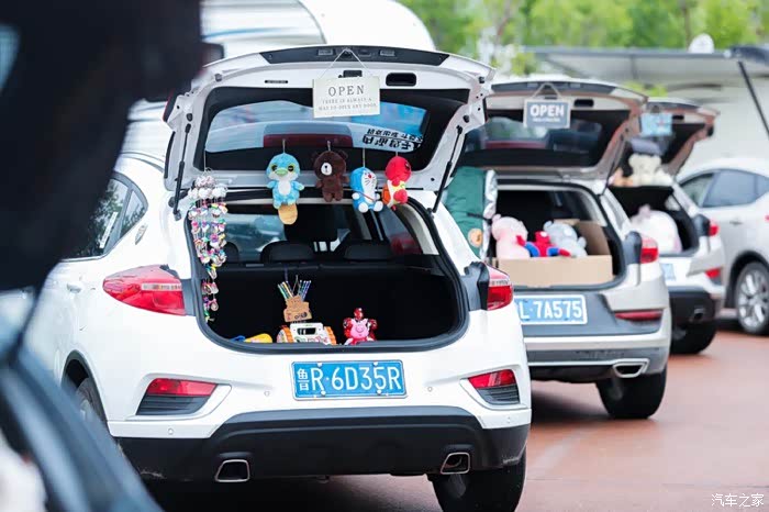 【图】【日照帝豪gs车友会】蒙蒙细雨中的后备箱集市_帝豪gs论坛_汽车