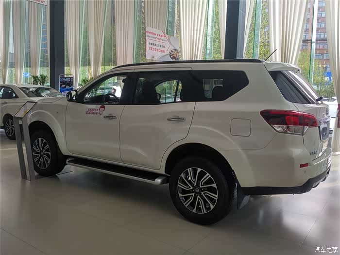 到店看车白色途达