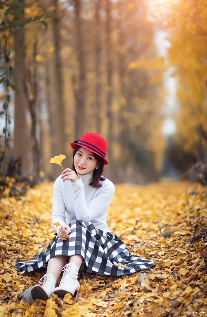 满地金黄,银杏树下的女孩,e2陪你度过每个秋冬!