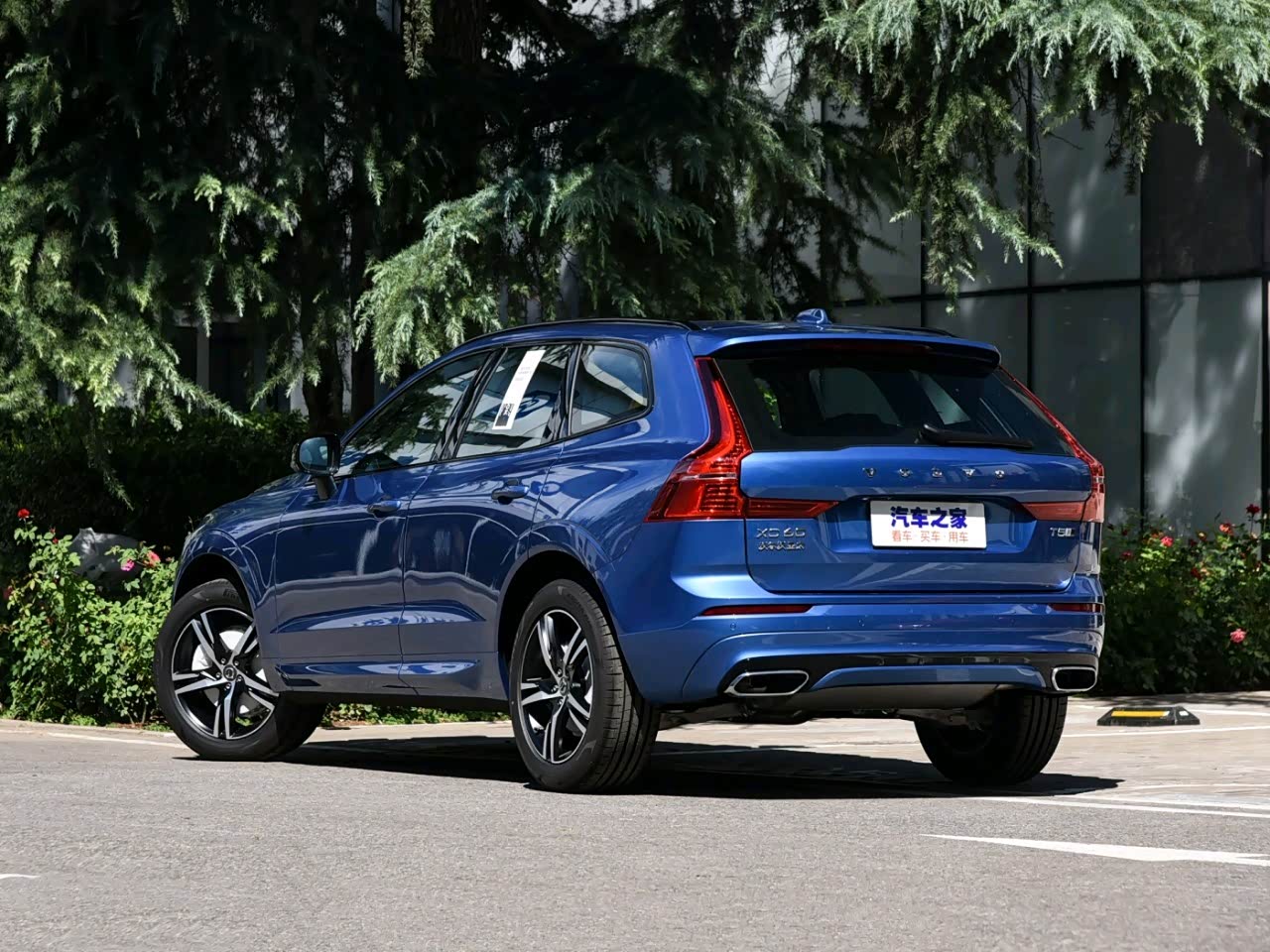 蓝色沃尔沃xc60也挺漂亮的