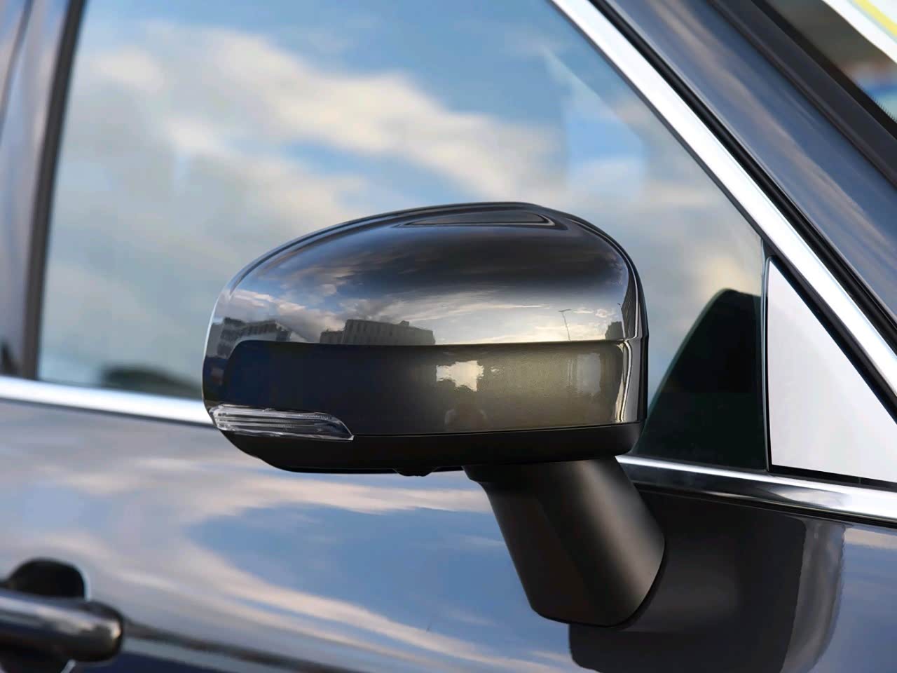 沃尔沃xc60的后视镜还是挺好的