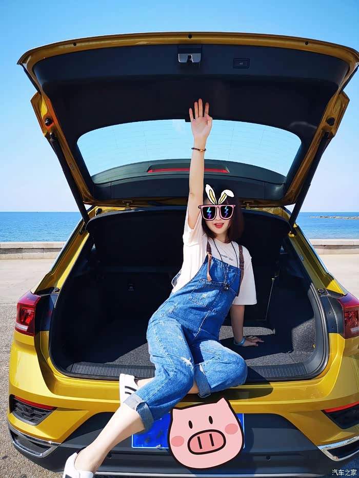 超大后备箱,坐在上面拍拍照,也是美美哒