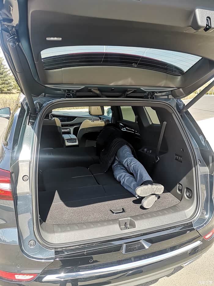 茫茫车海中遇见你～～昂科旗