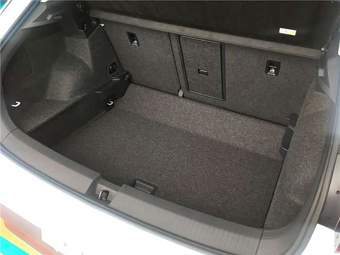 探歌后备箱展示.