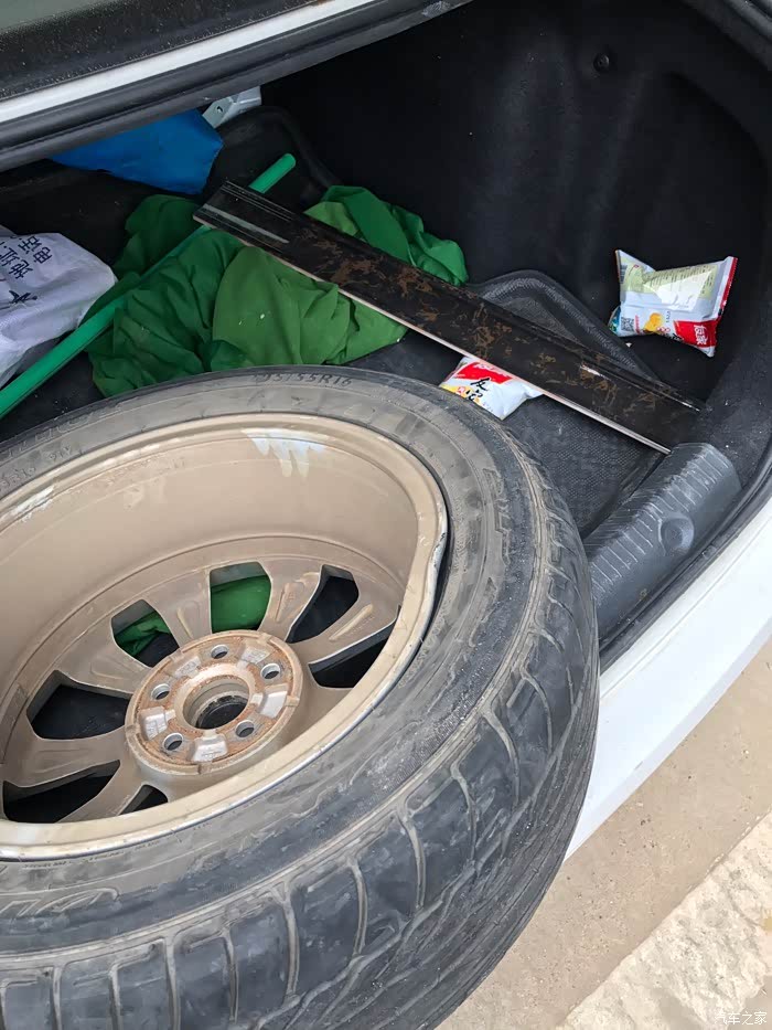 15款朗逸轮毂报废了