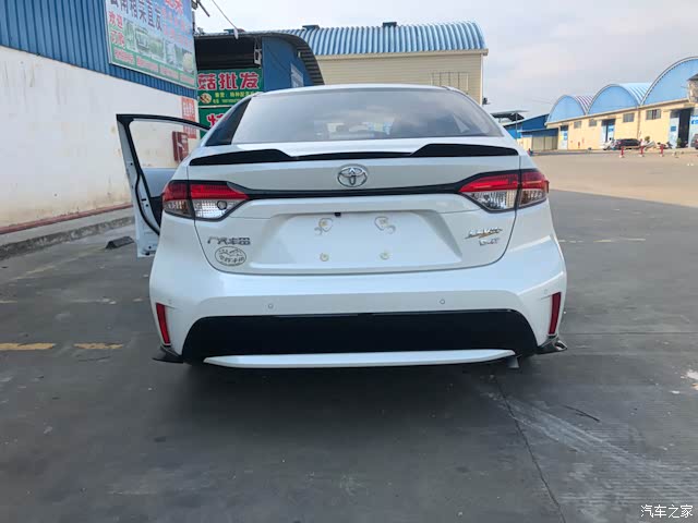 提车咯白色雷凌运动版加装包围