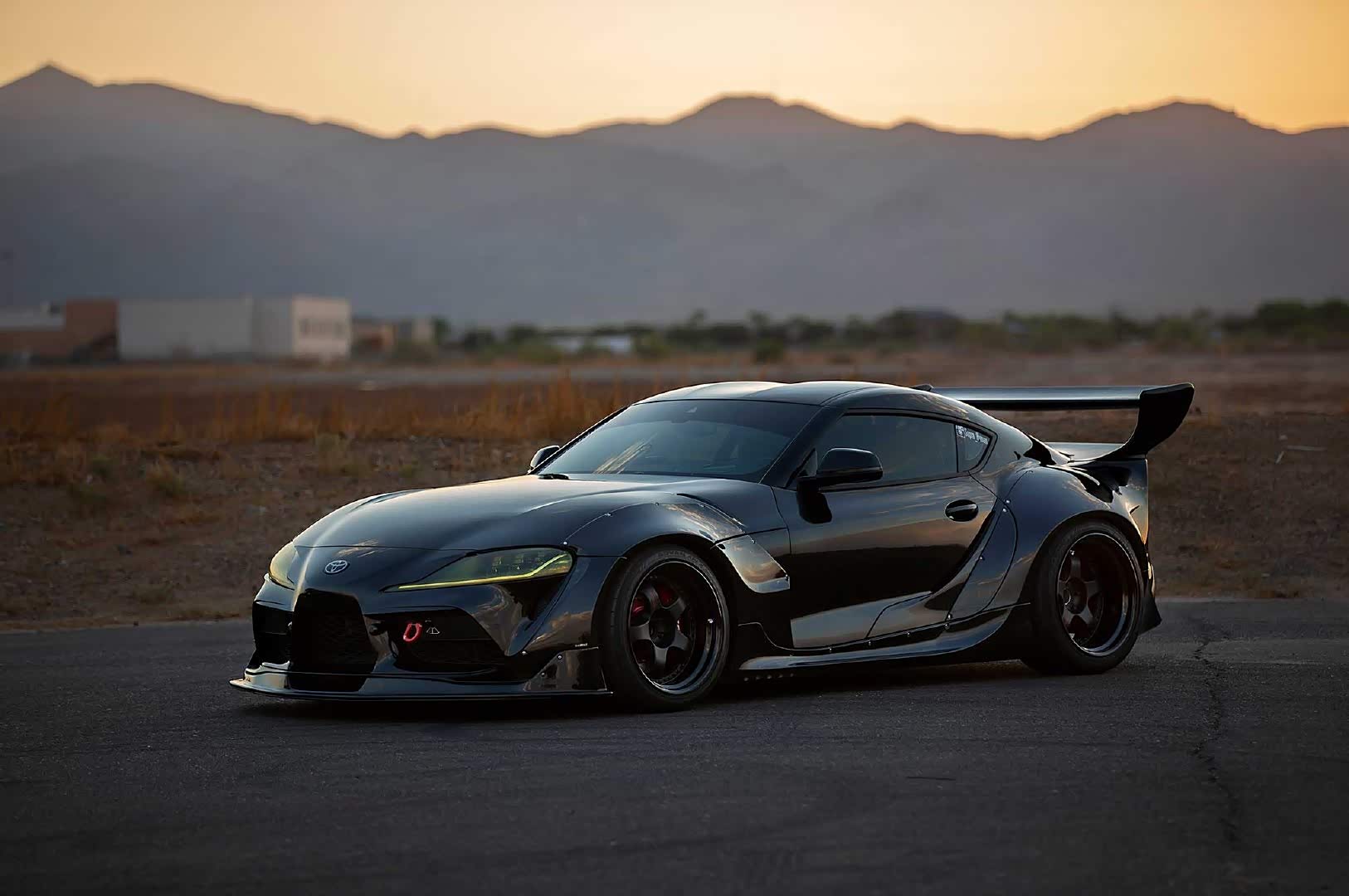 黑武士版本toyota supra魔王出场