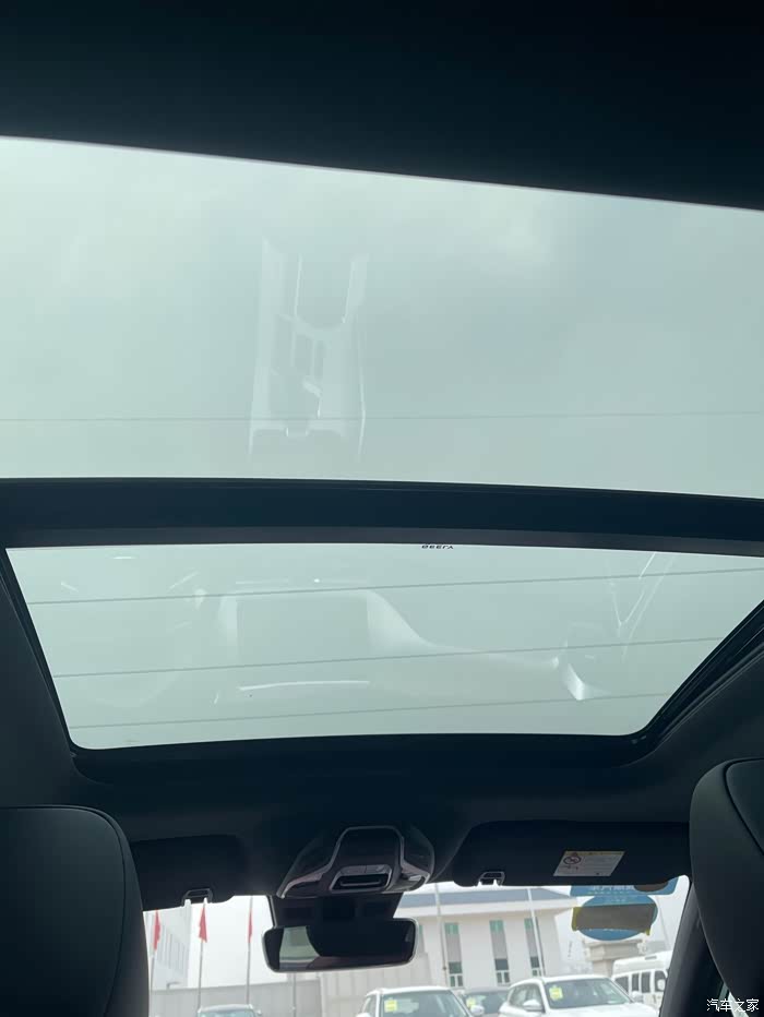 超大的全景天窗