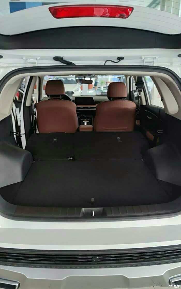 不大不小智跑ace的后备箱空间家用刚刚好