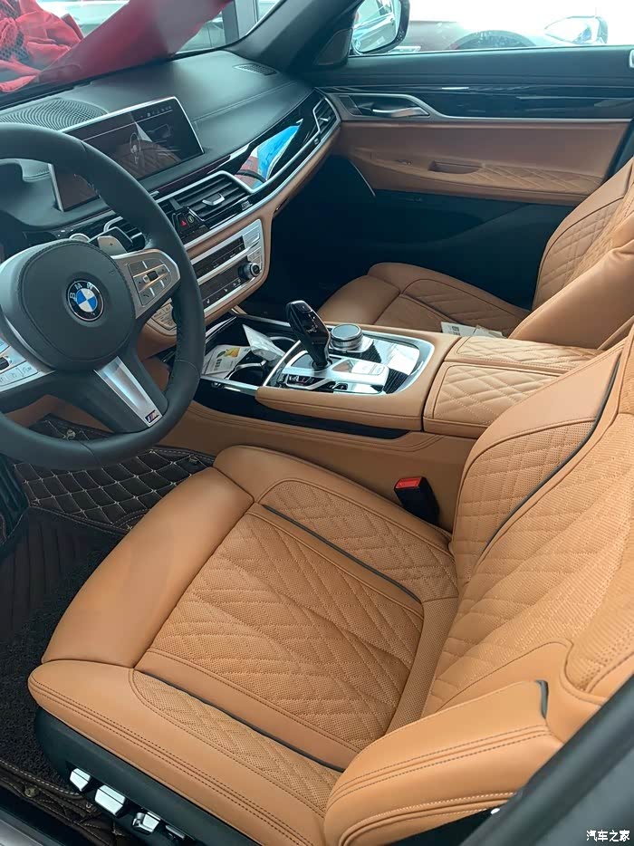 求740领先豪华干邑色内饰