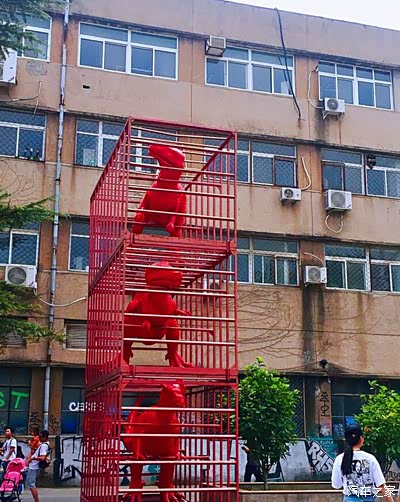 造型奇特的恐龙.