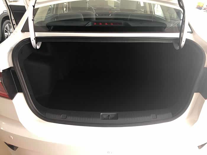 后背410的容积,对于这款小型轿车,这么大后备箱,居家旅行,走亲戚非常
